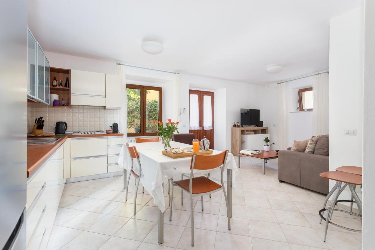 Spacious 3-Bedroom Apartment With Courtyard In Tempio Pausania - Perfect For Families ภายนอก รูปภาพ