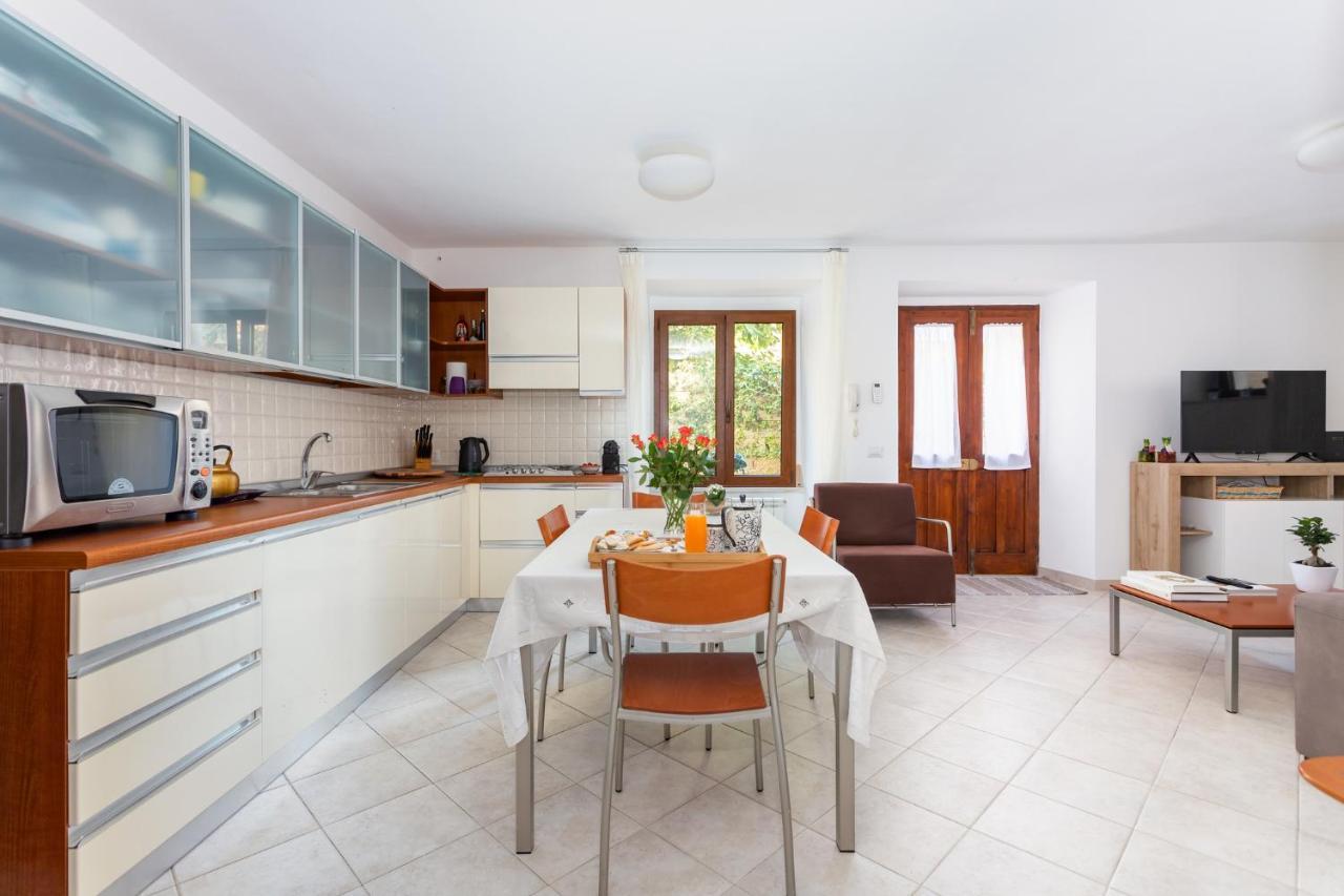 Spacious 3-Bedroom Apartment With Courtyard In Tempio Pausania - Perfect For Families ภายนอก รูปภาพ